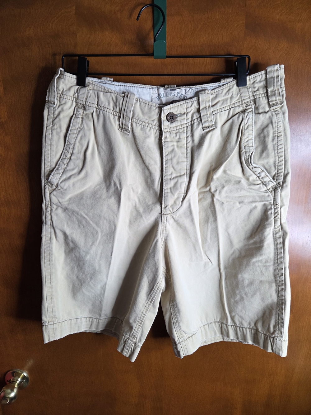 Hollister Men's Light Beige Flat Front Cotton Shorts Size 33